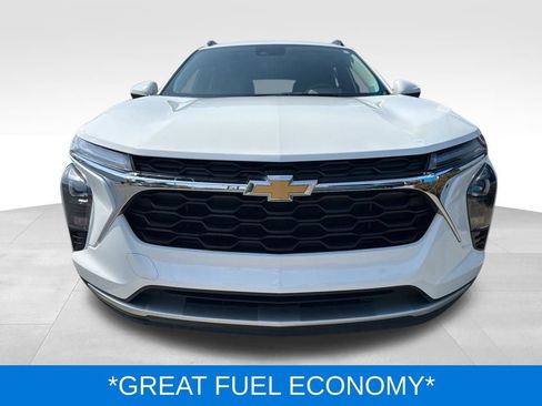 Used 2025 Chevrolet Trax LT FWD image 5