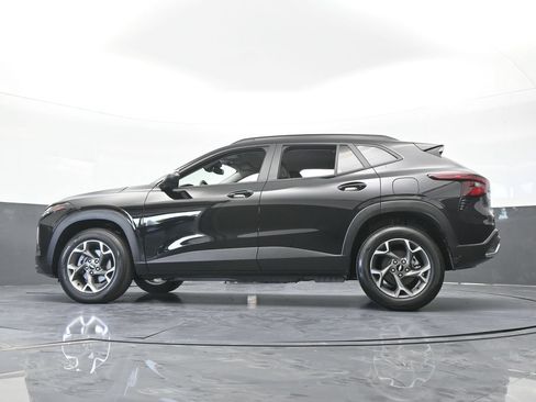 Used 2025 Chevrolet Trax LT FWD image 54