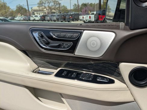 Used 2020 Lincoln Navigator Black Label w/ Cargo Convenience Package image 12