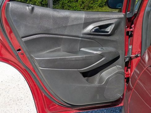 Used 2025 Chevrolet Trax LT w/ LT Convenience Package image 26