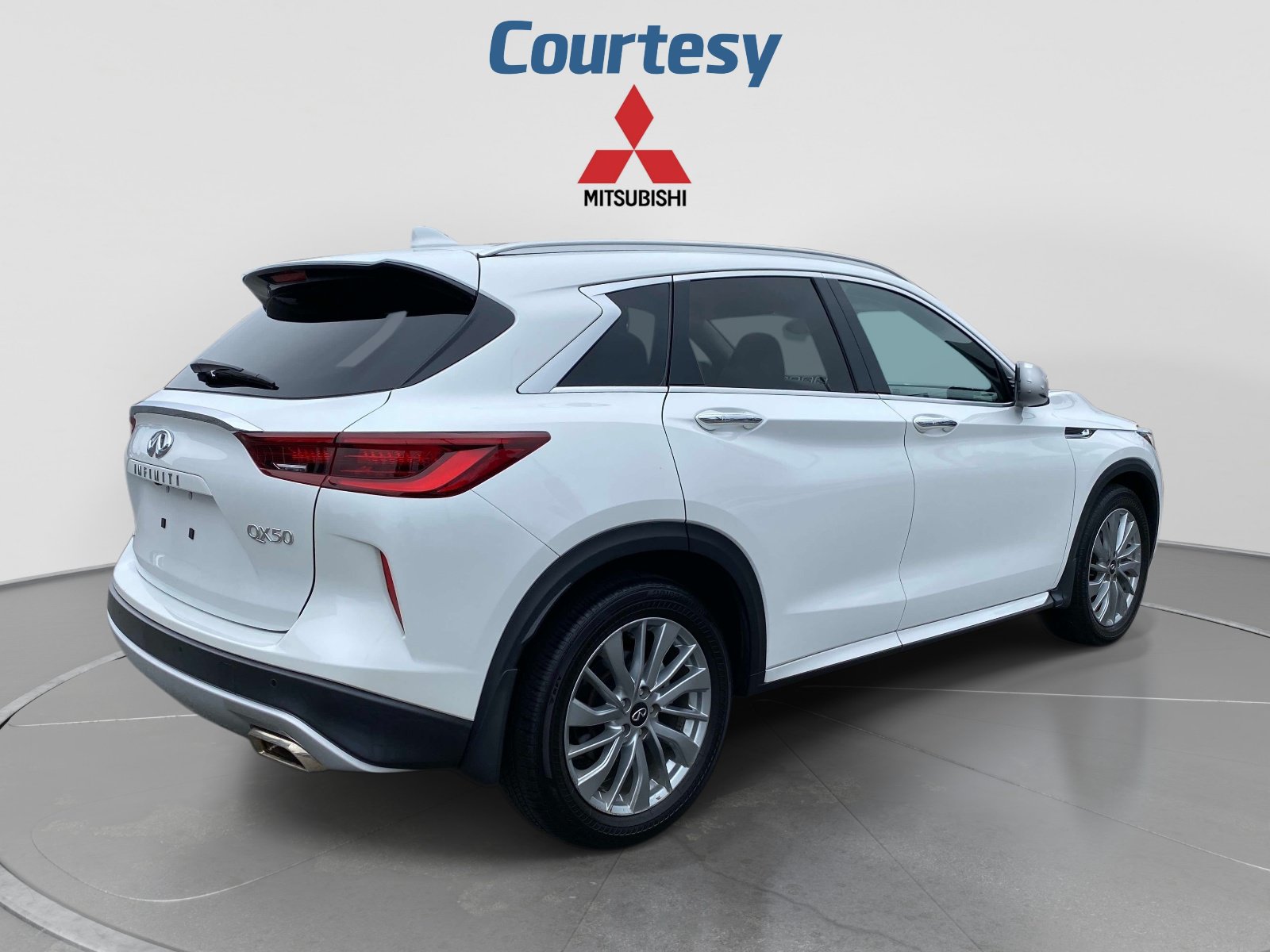 Used 2023 INFINITI QX50 Luxe AWD/4WD image 7