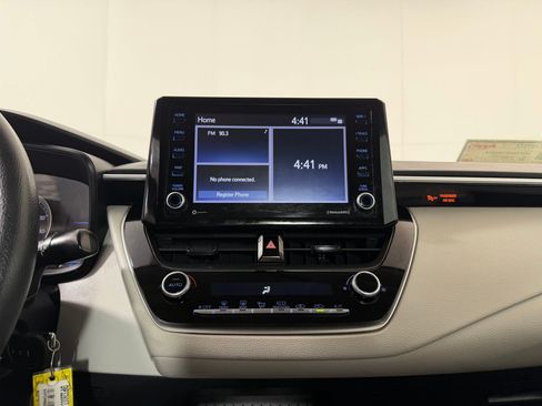 Used 2022 Toyota Corolla LE FWD image 19