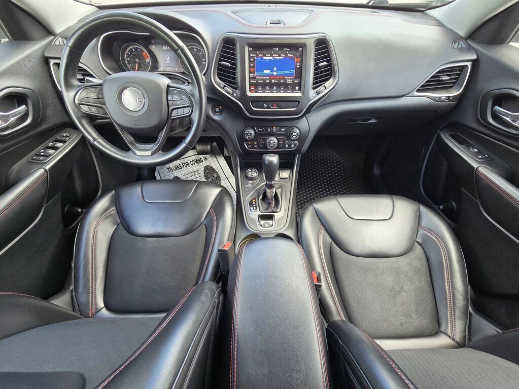 Used 2019 Jeep Cherokee Trailhawk w/ Comfort/Convenience Group AWD/4WD image 13