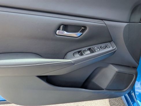 Used 2025 Nissan Sentra SV FWD image 11