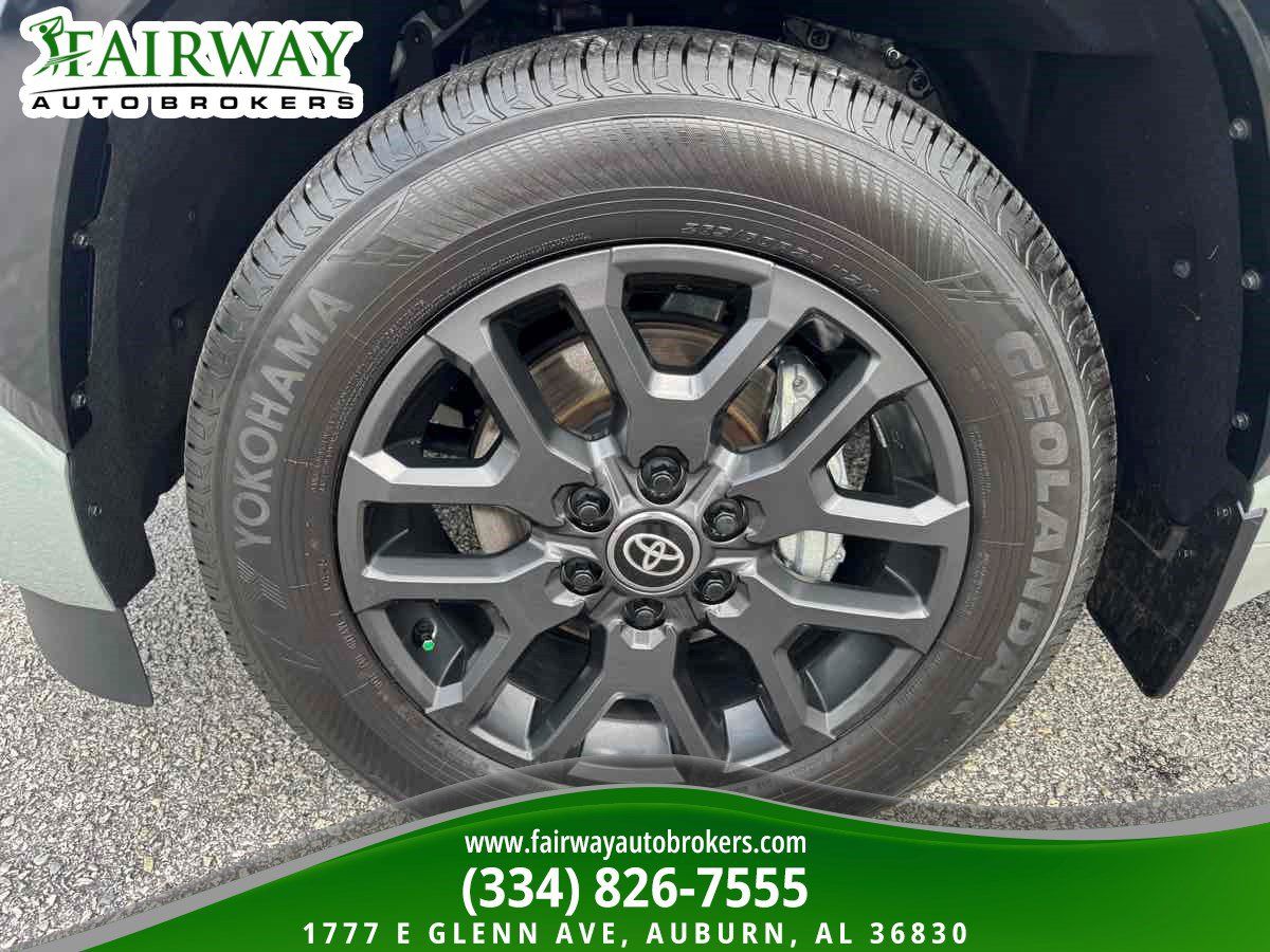 Used 2025 Toyota Sequoia Platinum AWD/4WD image 35