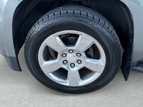 Used 2018 Chevrolet Suburban LT w/ Luxury Package AWD/4WD image 23