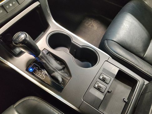 Used 2015 Toyota Camry XLE image 26