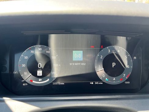 New 2026 Land Rover Range Rover Velar Dynamic SE image 17