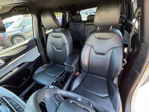 Used 2025 Jeep Compass Limited image 36