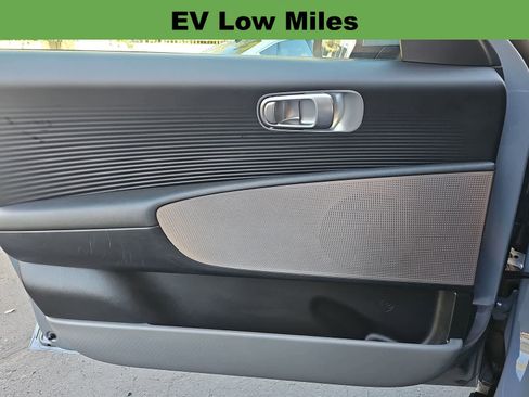 Used 2025 Hyundai Ioniq 6 SE RWD image 27