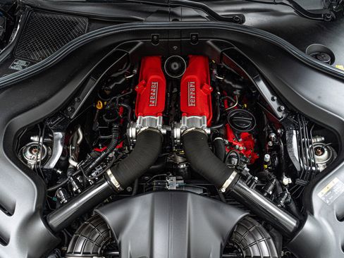 Used 2020 Ferrari Portofino image 12