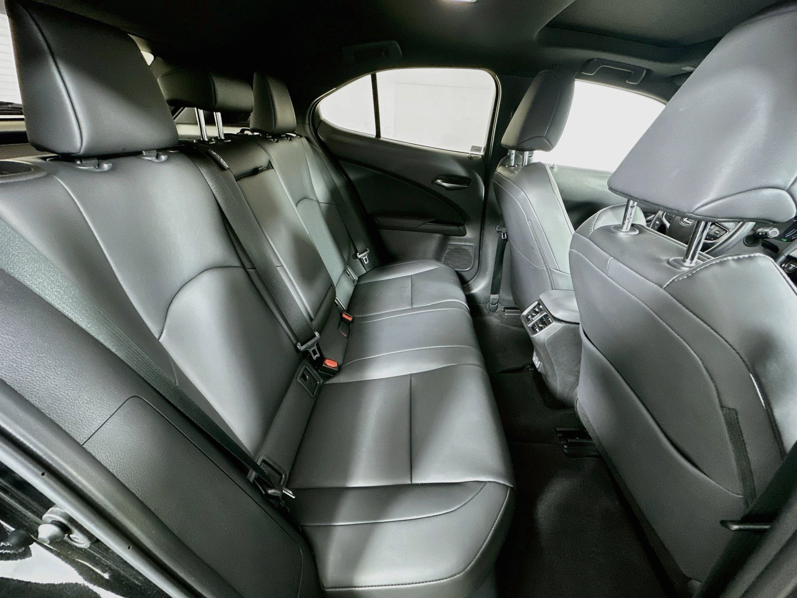 Used 2025 Lexus UX 300h FWD image 25