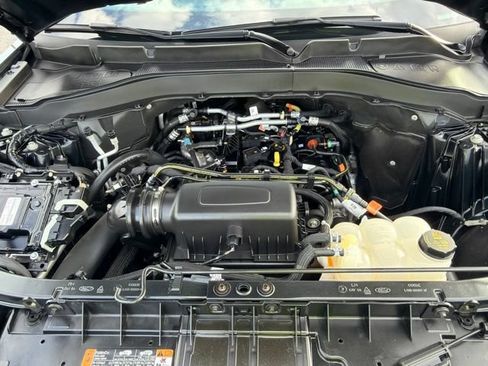 Used 2023 Ford Explorer XLT w/ Equipment Group 202A AWD/4WD image 9
