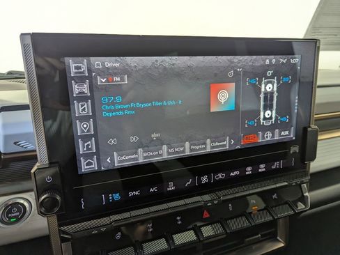 Used 2024 GMC Hummer EV 3X w/ Omega Edition AWD/4WD image 9