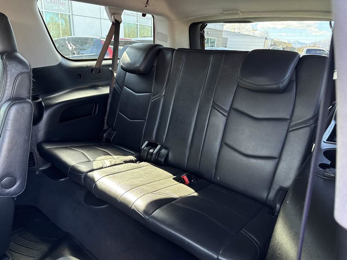 Used 2019 Cadillac Escalade ESV Premium Luxury AWD/4WD image 16