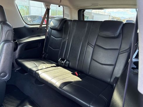 Used 2019 Cadillac Escalade ESV Premium Luxury image 16