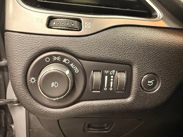Used 2021 Jeep Cherokee Limited w/ Elite Package AWD/4WD image 16