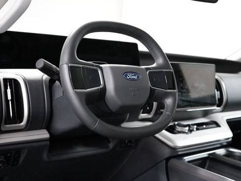 Used 2025 Ford Expedition Active AWD/4WD image 16