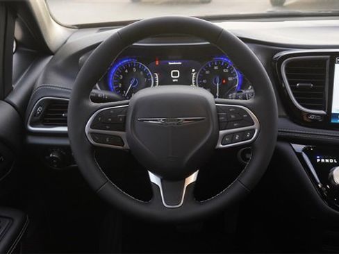 New 2026 Chrysler Pacifica Select image 18