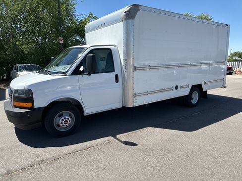 Used 2022 GMC Savana 3500 Extended w/ Power Convenience Package image 5