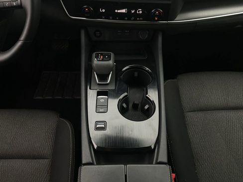 Used 2025 Nissan Rogue SV FWD image 15