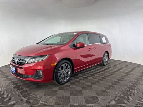 Used 2025 Honda Odyssey Touring image 3