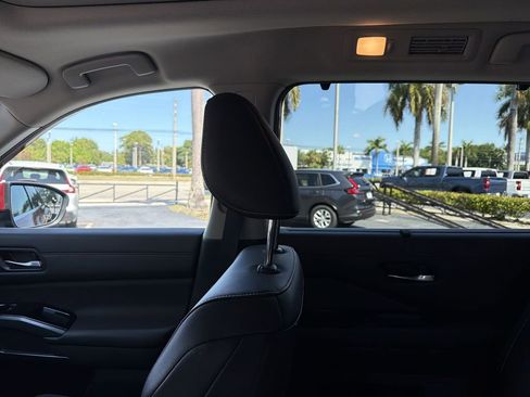 Used 2024 Nissan Pathfinder SL w/ SL Premium Package FWD image 12