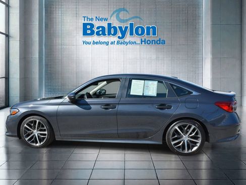 Used 2024 Honda Civic Touring image 2