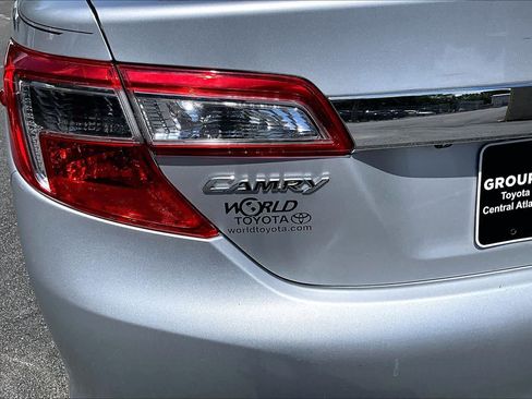 Used 2012 Toyota Camry XLE w/ Leather Pkg FWD image 31