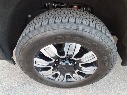 Used 2024 GMC Sierra 2500 Denali w/ Technology Package image 4