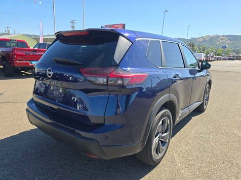 Used 2024 Nissan Rogue SV FWD image 10