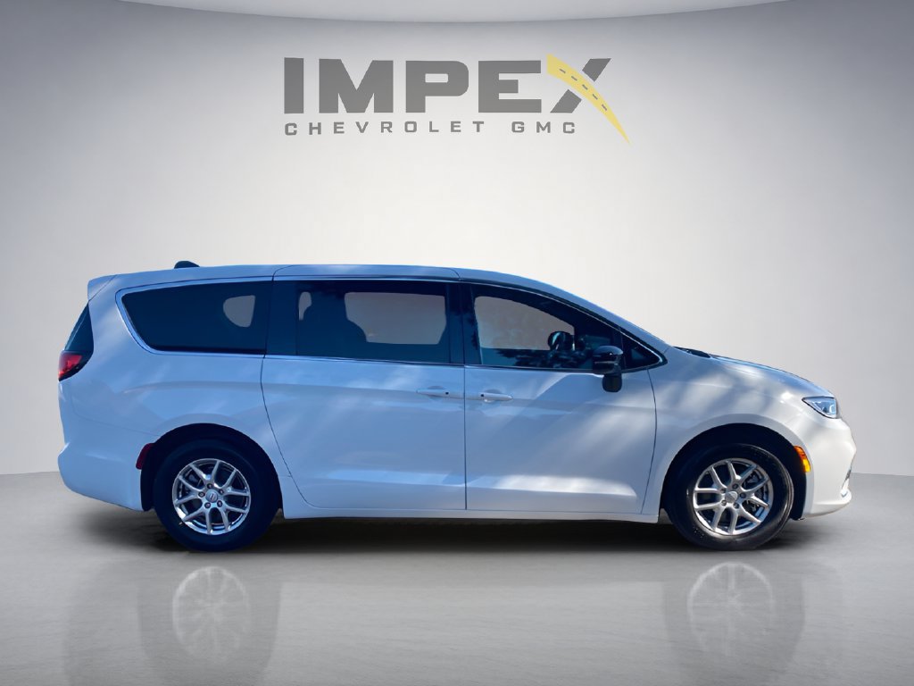 Used 2026 Chrysler Pacifica Select FWD image 6