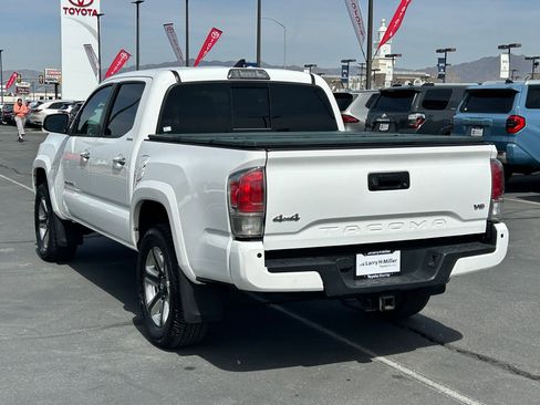 Used 2019 Toyota Tacoma Limited image 3