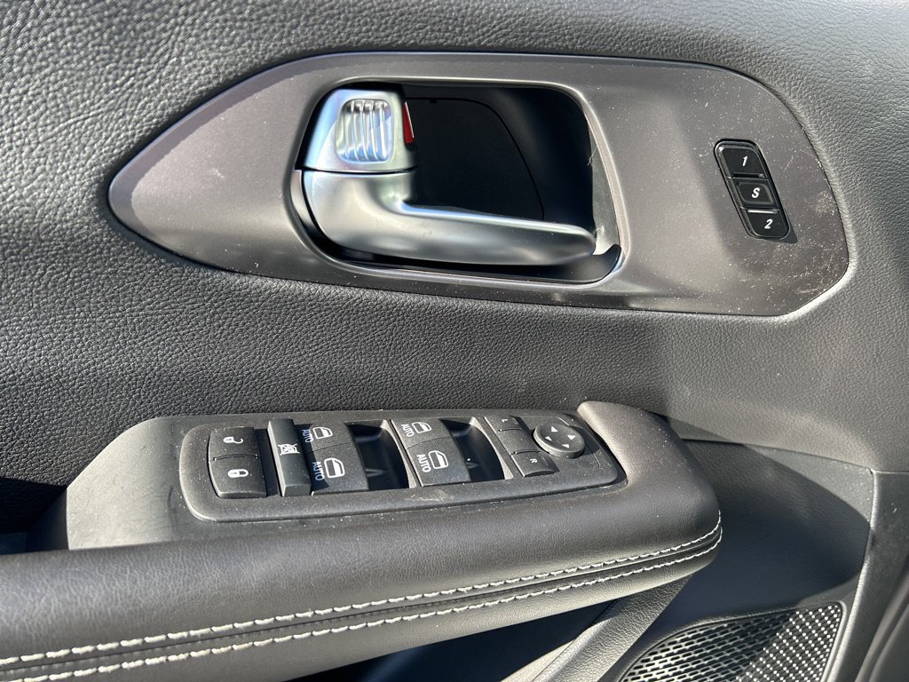 New 2026 Chrysler Pacifica Select AWD/4WD image 12