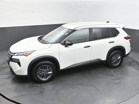 Used 2024 Nissan Rogue S AWD/4WD image 33