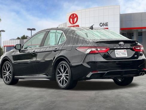 Used 2023 Toyota Camry SE image 6
