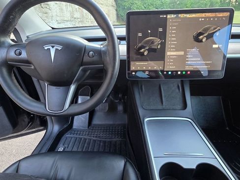 Used 2021 Tesla Model Y Long Range AWD/4WD image 18