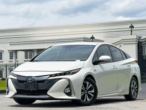 Used 2017 Toyota Prius Prime Advanced FWD image 1