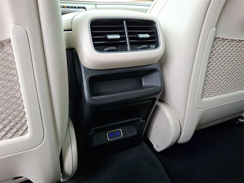 Used 2025 Mercedes-Benz GLE 450 4MATIC image 9