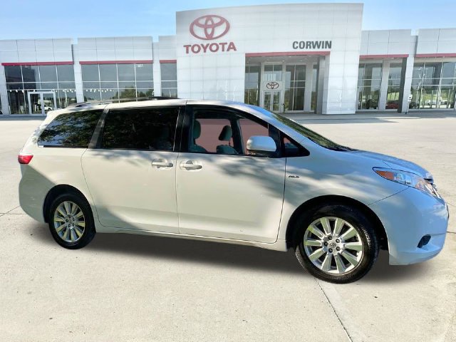 Used 2017 Toyota Sienna LE AWD/4WD image 35