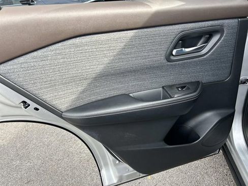 Used 2023 Nissan Rogue SV image 21