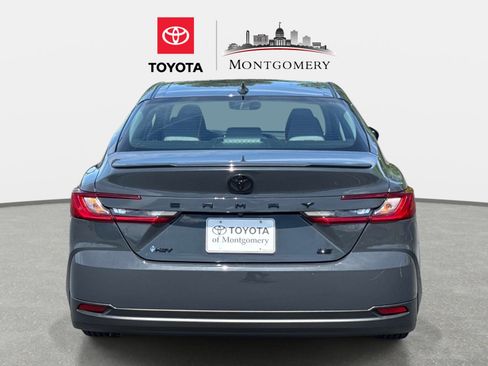 Used 2025 Toyota Camry LE w/ Convenience Package image 4