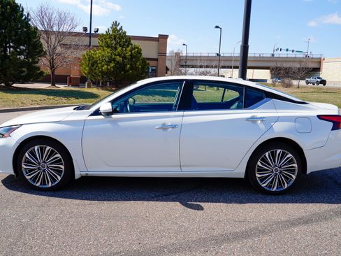 Used 2023 Nissan Altima 2.5 SL AWD/4WD image 7