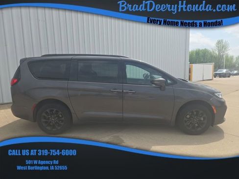 Used 2021 Chrysler Pacifica Touring w/ Cold Weather Group AWD/4WD image 1