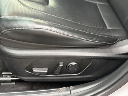 Used 2024 Hyundai Elantra Limited image 19