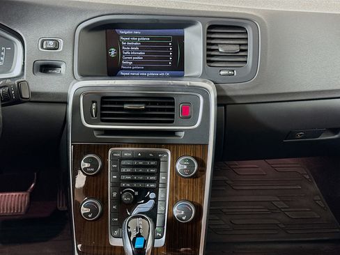 Used 2015 Volvo S60 T5 Platinum image 24