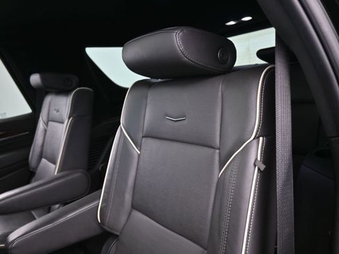 Used 2023 Cadillac Escalade Premium Luxury image 36