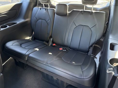 New 2026 Chrysler Pacifica Select image 34