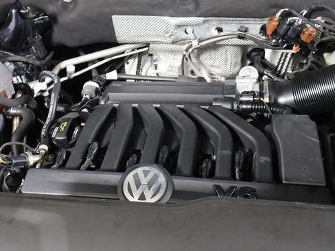 Used 2023 Volkswagen Atlas Cross Sport SEL R-Line AWD/4WD image 19