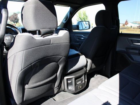 Used 2022 RAM 1500 Big Horn AWD/4WD image 18